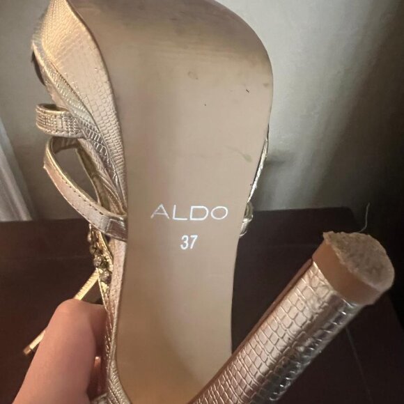 Aldo Gold Heels - Picture 5 of 8
